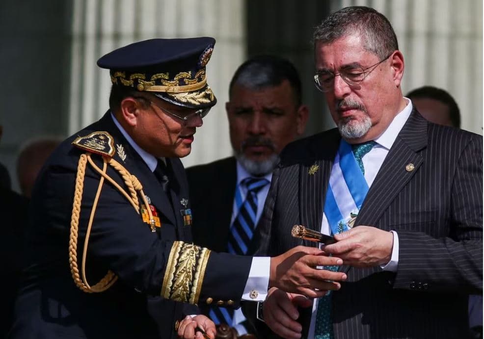 Udhëheqësi i ri liberal i Guatemalës përballet me pengesa të mëdha në përpjekjet kundër ryshfetit