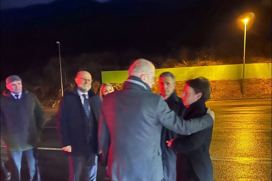 Ministri i Jashtëm i Shqipërisë mbërrin në Morinë - pritet nga Gërvalla