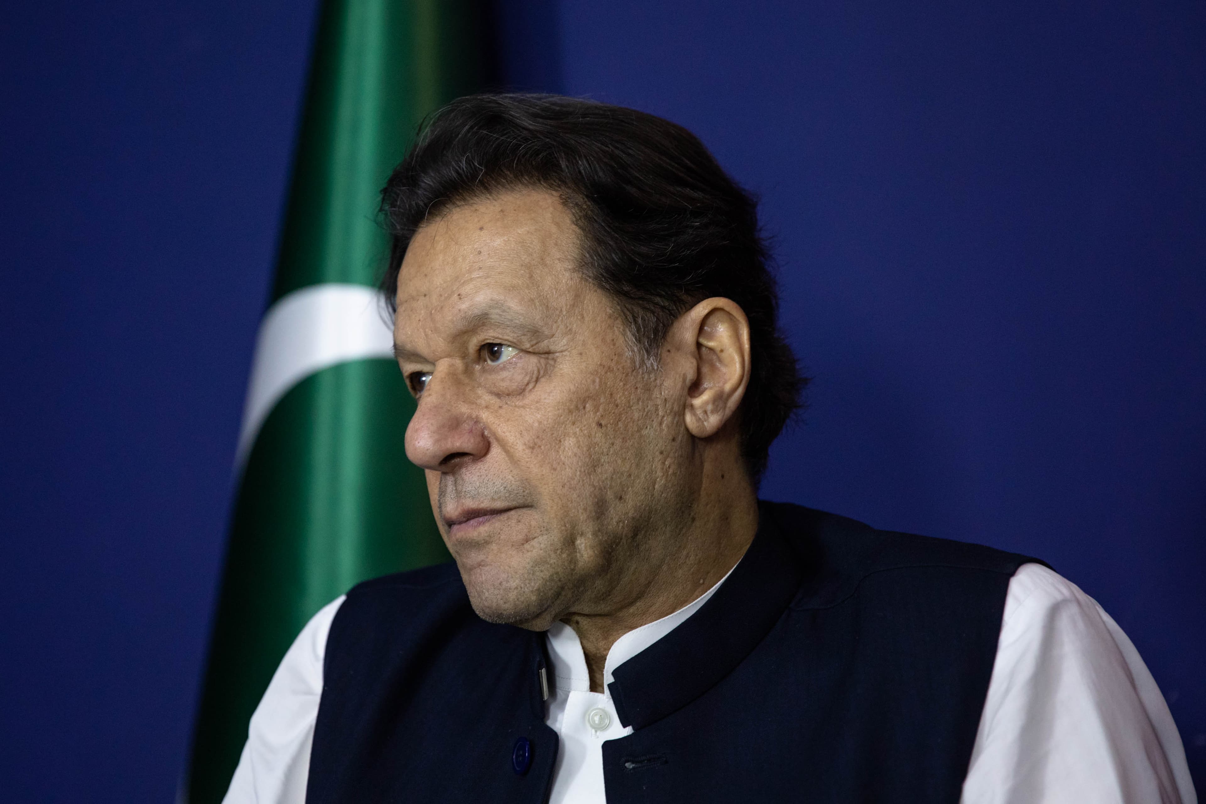 Ish-kryeministri pakistanez Imran Khan, i pafajshëm për sekretet shtetërore - por mbetet në burg