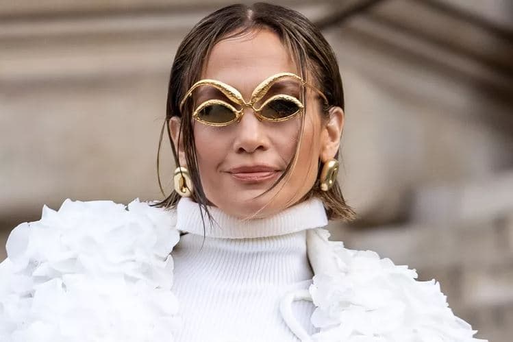 Jennifer Lopez po konsiderohet ikonë e modës me veshjen e saj të Schiaparelli-t