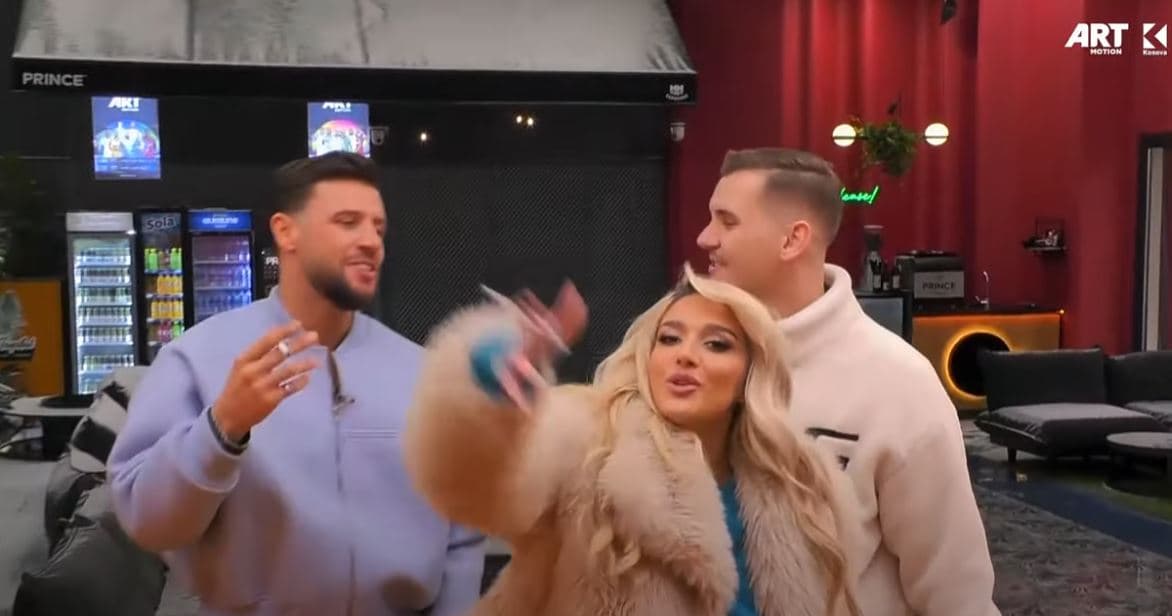 Iliriana provon ta imitojë Loredanën - bën gjeste interesante (VIDEO)