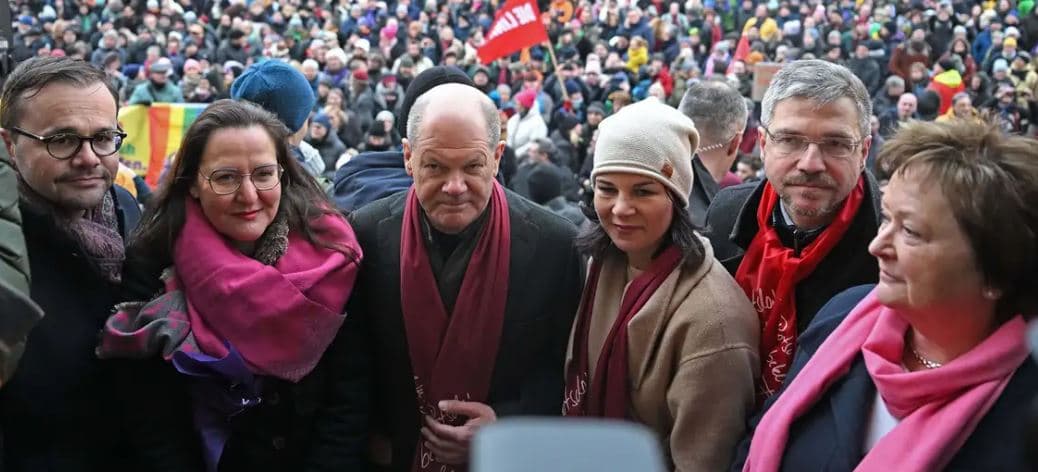 Scholz dhe Baerbock marrin pjesë në protestë, motoja 'mbroni demokracinë'