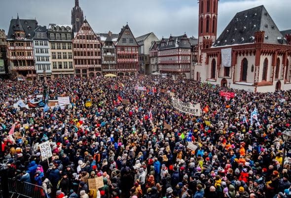 Mbi 100 mijë njerëz protestojnë në Gjermani kundër AfD-së