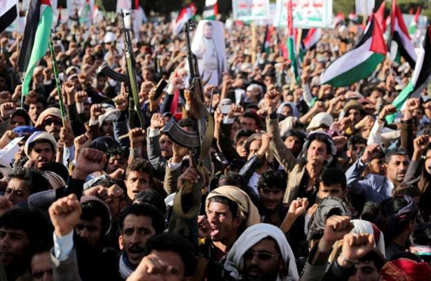 Pas sulmeve ndaj Houthit, organizohen protesta në kryeqytetin e Jemenit