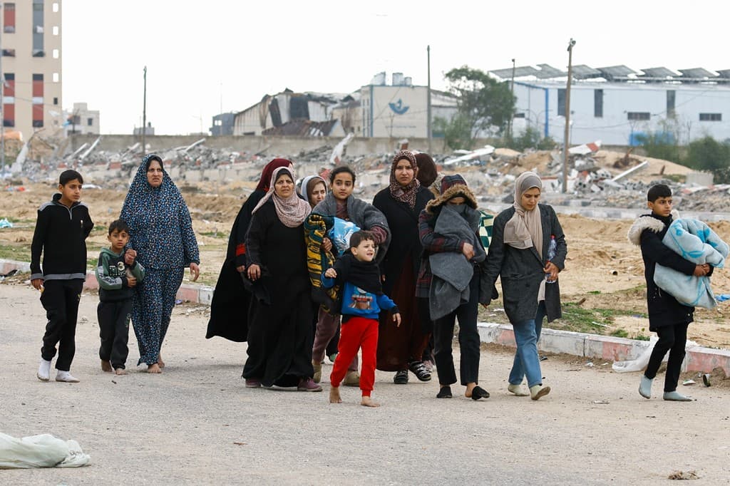 Palestinezët ikin në Rafah, derisa betejat intensifikohen në Khan Younis (FOTO)