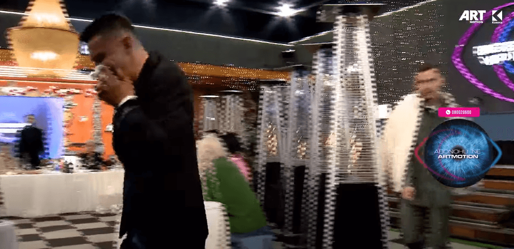 Ganiu largohet nga festa përkohësisht pasi s'mund t'i ndalë lotët e emocionet (VIDEO)