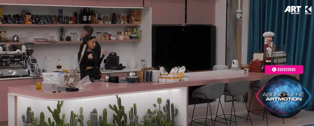 Alby drejtuar Mirdonit: Shqipja është më burrë se ti, mua më duhen burra me vetëbesim (VIDEO)