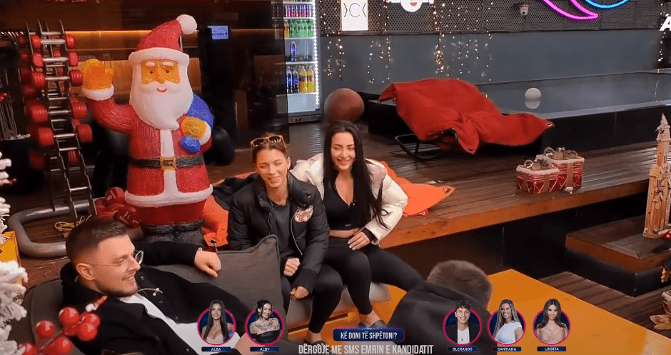 Ardi s'i ndalon ngacmimet ndaj Shqipes, përgjatë imitimeve (VIDEO)