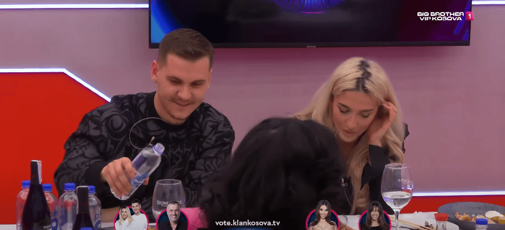 Shqipja i propozon Ardit ta hapë një llogari në 'OnlyFans', i thotë "nxjerre mikrofonin" (VIDEO)
