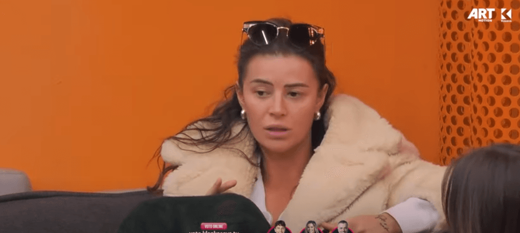 Santiana tregon që edhe nëna e saj e kishte kancerin (VIDEO)