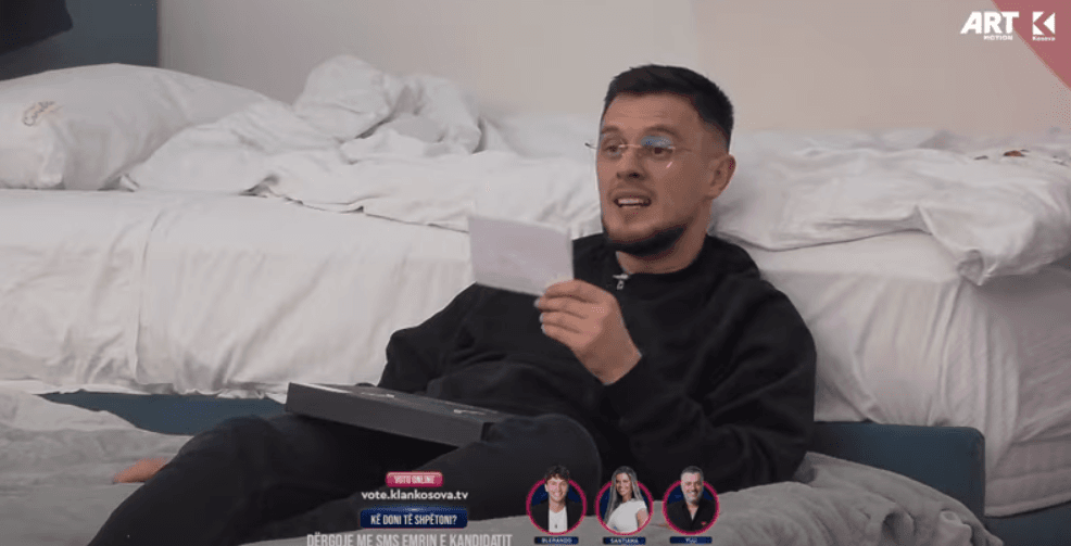 Ardi ia prezanton Blerandos tekstin e këngës që e ka shkruar në BBVK (VIDEO)