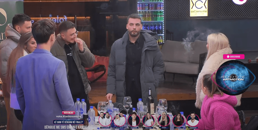 Të qeshura pafund, banori i ri u tregon gjysmë-finalistëve një barcelotë interesante (VIDEO)