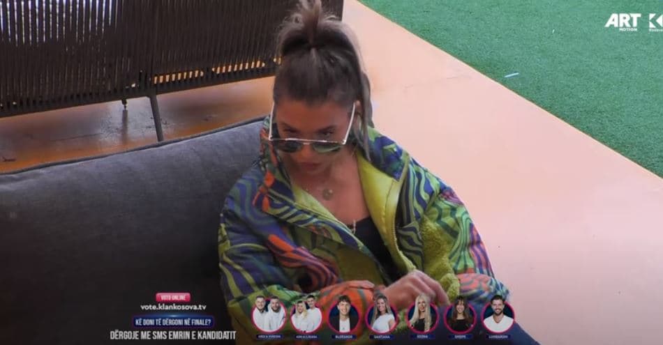 Ardi - Shqipes: S’duroj dot pa folur me ty,Shqipja: Ti flet me mua veç kur mbetesh vetëm (VIDEO)