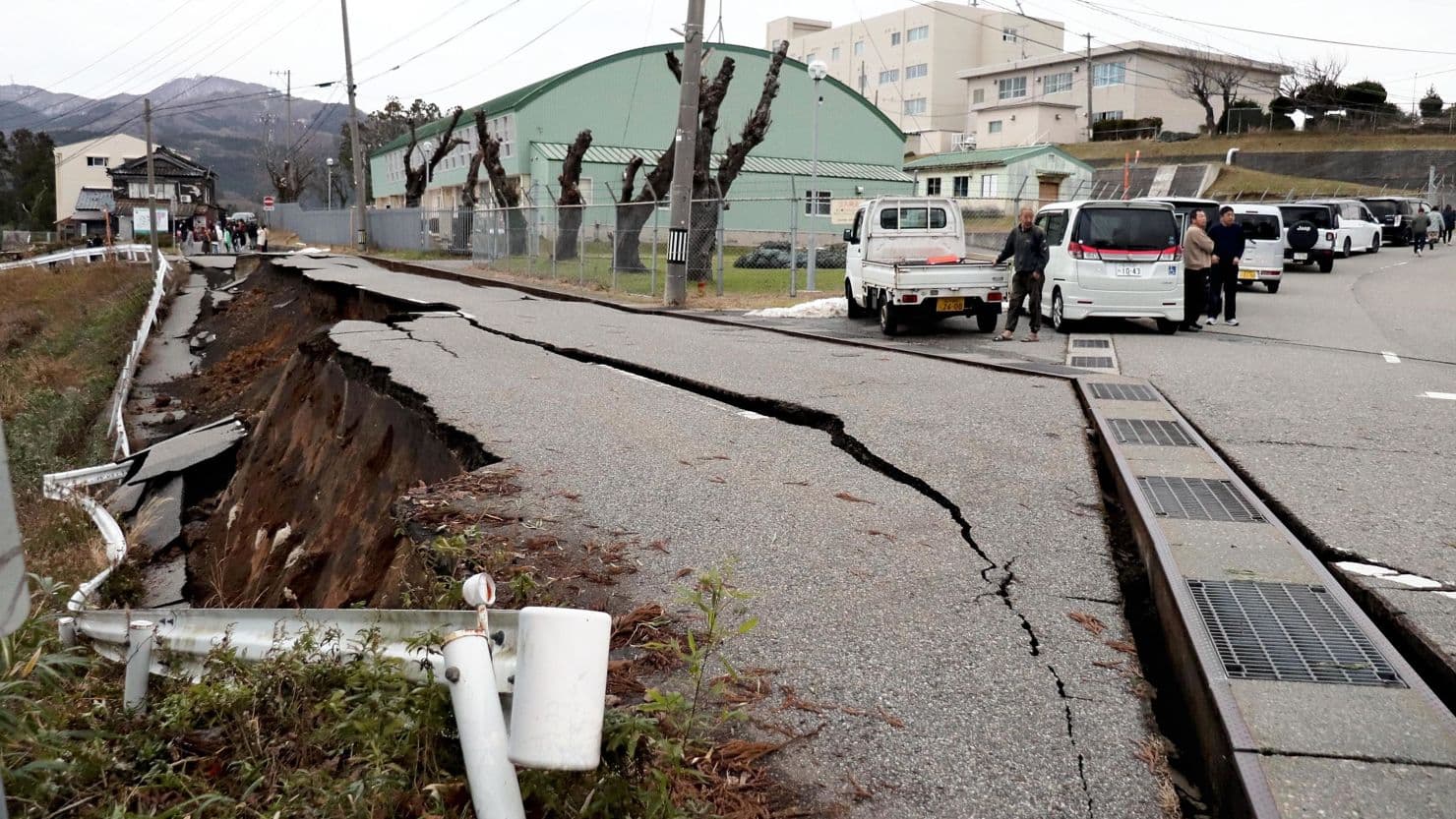 Tërmeti me magnitudë 7.6 ballë godet Japoninë, paralajmërimi për cunami në fuqi