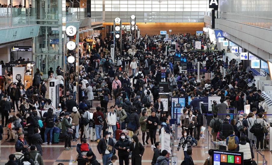 Më shumë se 100 fluturime anulohen pas përplasjes në aeroportin Haneda të Tokios