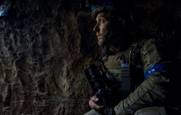 Ushtarët ukrainas përballen edhe me një dimër në vijën e frontit, por me më pak furnizime me armë