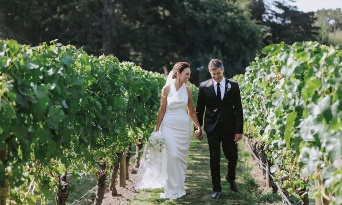 Ish-kryeministrja e Zelandës së Re, Jacinda Ardern, martohet me partnerin e saj