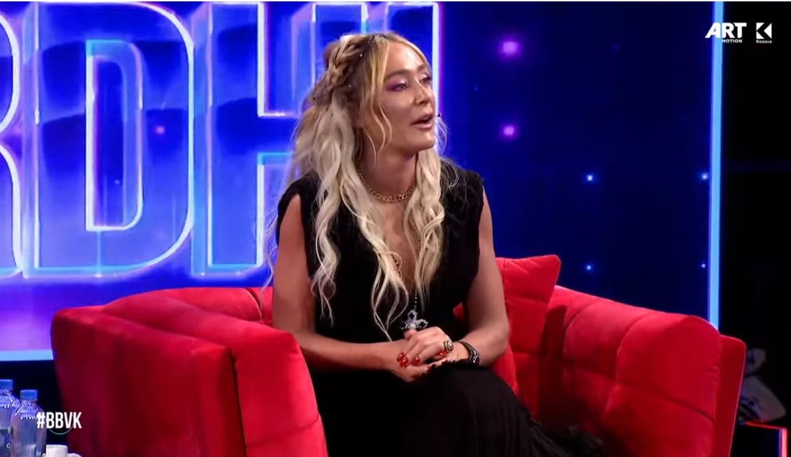 Anita e vendos në siklet Santianën me një pyetje që nuk e priste (VIDEO)