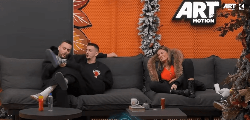 Ganiu i vë këmbën sipër Mirdonit, ai reagon duke mos e toleruar (VIDEO)