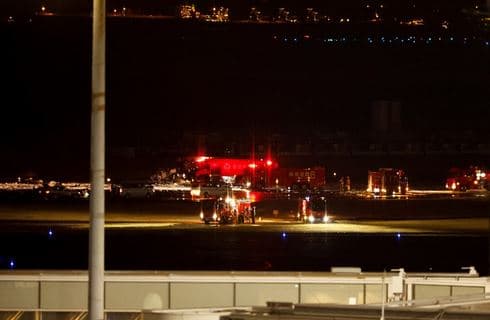 Japoni: Zyrtarët përpiqen të rihapin aeroportin
