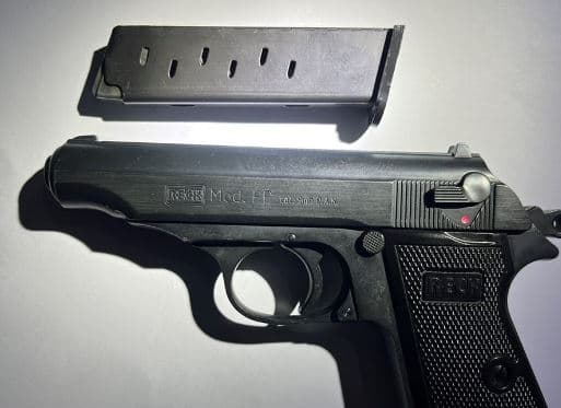Pesë raste të armëmbajtjes pa leje janë raportuar në polici brenda 24 orëve