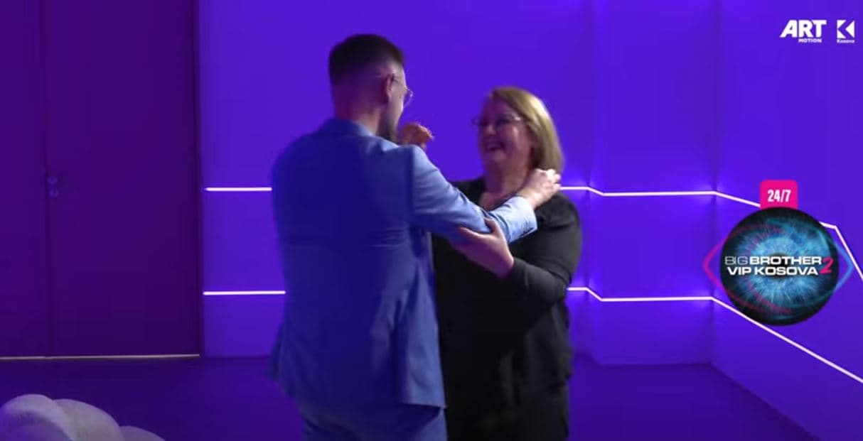 "Sulltani i nanës" - takimi me përplotë emocione i Ardit me nënën e tij (VIDEO)