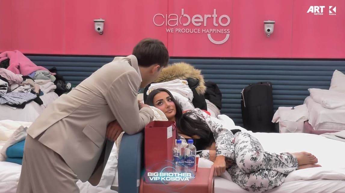 Alba - Blerando: Je e zeza e vetës (VIDEO)