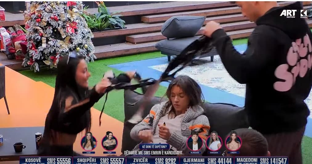 Lumbardhi e lidh Shqipen për karrige, Blerando e ndihmon (VIDEO)