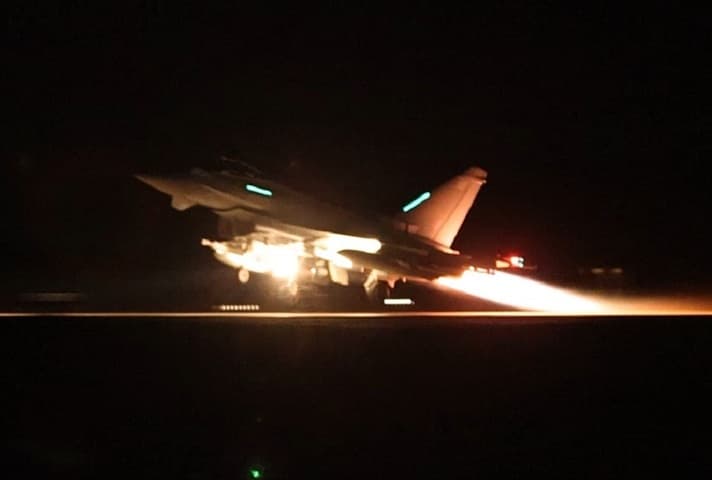 ShBA-ja dhe Britania bombardojnë disa objektiva të grupit rebel Houthi në Jemen