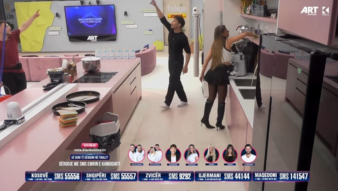 Ardi, Blerando e Santiana këndojnë teksa kryejnë detyrat e shtëpisë (VIDEO)