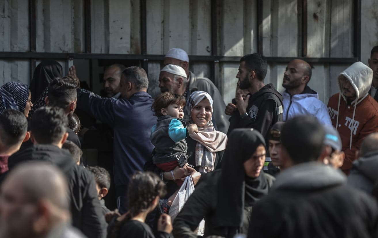 Pas gati dy muajsh mbyllje, rihapen disa furra buke në Gaza