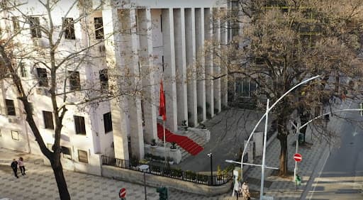 Vdiq papritur në gjykatë, Ilia Drini i akuzuar për shkaktim të vetëvrasjes së gruas