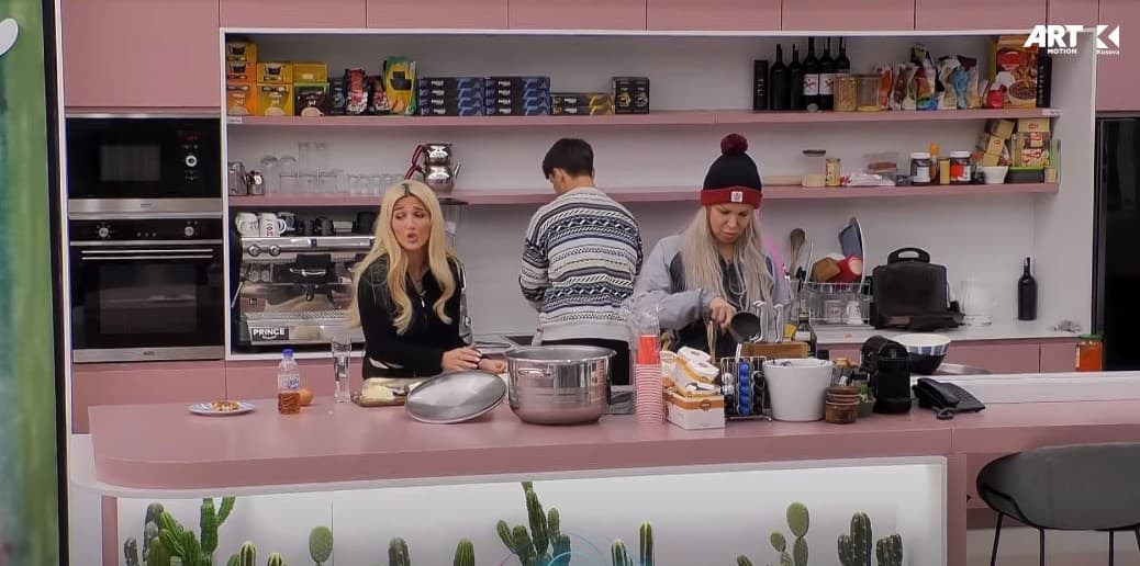 Iliriana replikon me Shqipen: Merru ti me qepët se ajo është puna jote (VIDEO)