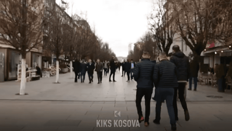 Qytetarët ankohen se po ua shesin qeset plastike, i duan të letrës apo tekstilit (VIDEO)