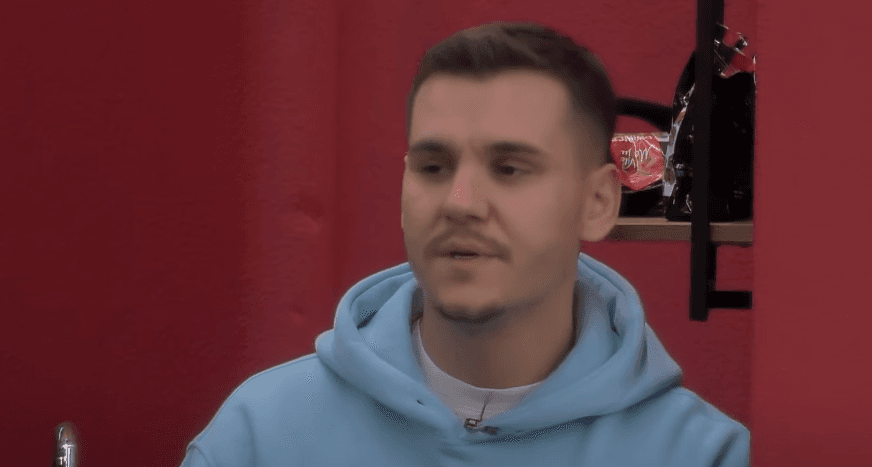 Adri këndon këngën e famshme të Altin Shirës – “Fjala e fundit” (VIDEO)