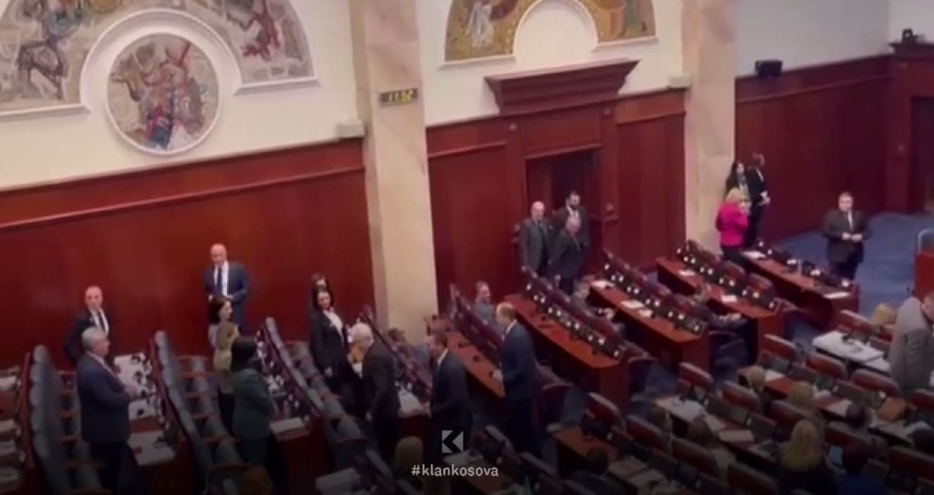 Ende nuk fillon seanca ku do të betohet Xhaferi si kryeministër
