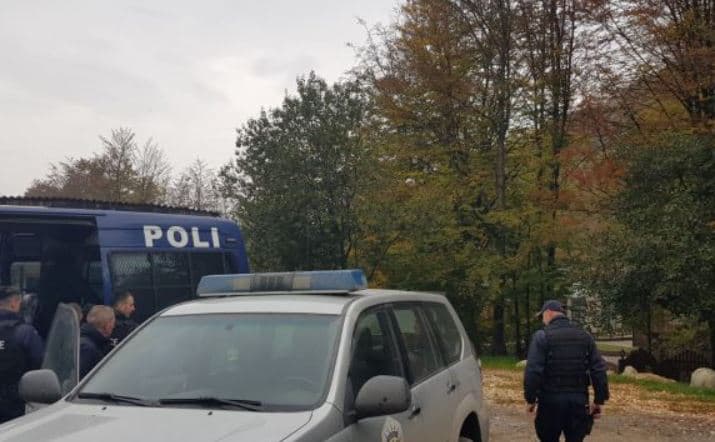 Banjskë: Sekuestrohen 689 fishekë, një flamur i Serbisë, 34 gëzhoja dhe një karikator i AK-47
