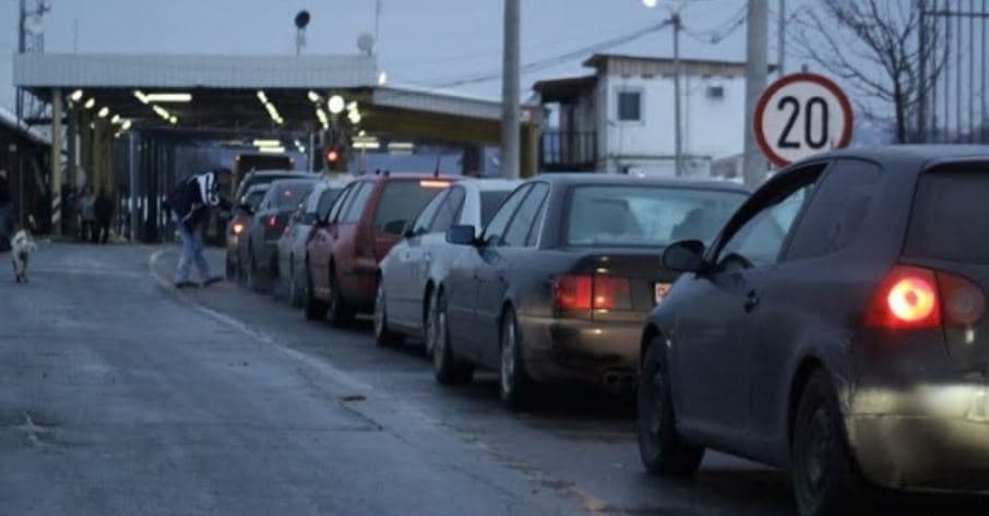 Pritjet për të dalë nga Merdara deri në dy orë