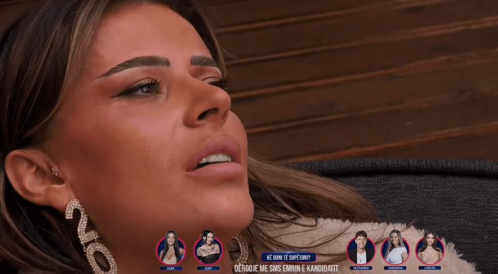 Santiana qan teksa Adri këndon (VIDEO)