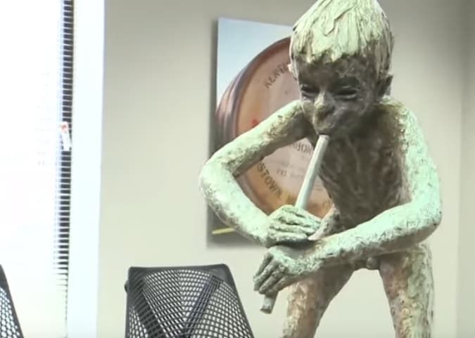 Statuja e zhdukur e qytetit shfaqet pas gati 30 vjetësh (VIDEO)