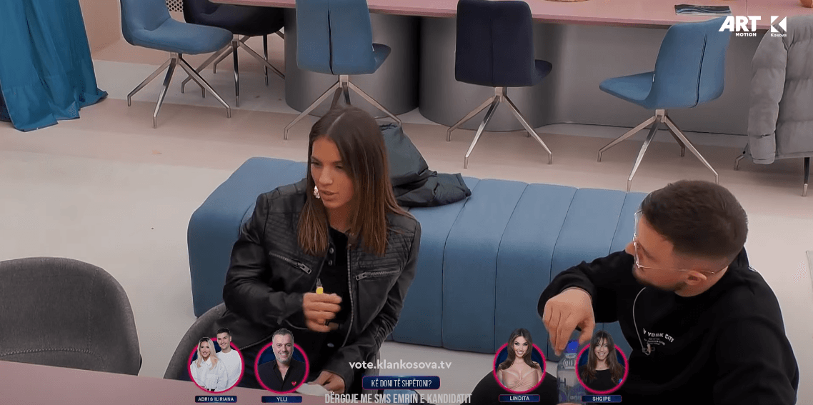 Shqipa ia thotë në sy Ardit: Je më simpatik me syze (VIDEO)