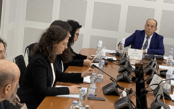 Rizvanolli mburret për ulje të konsumit të rrymës, opozita thotë se indikator është migrimi