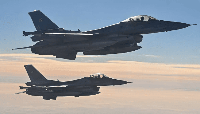 Avionë të NATO-s ngriten mbi Poloni derisa Putin hedh raketa rreth kufirit të saj me Ukrainën