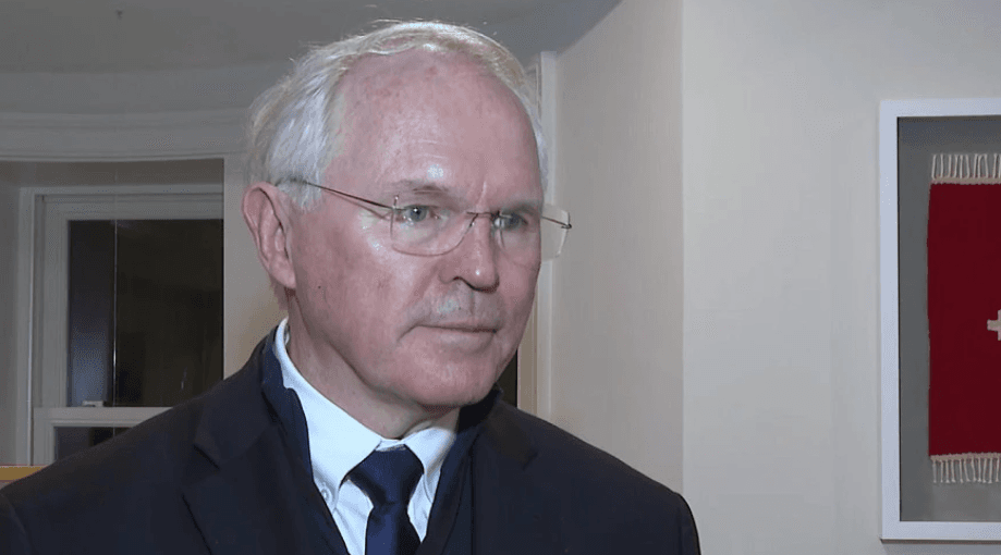 Hill thotë se Lajçaku e ka qasjen e duhur në dialog dhe përmend një "huqje" në Rambuje