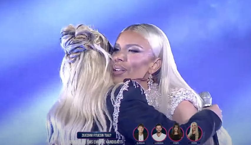 Edona surprizohet nga Ronela Hajati, këndojnë së bashku në skenë (VIDEO)