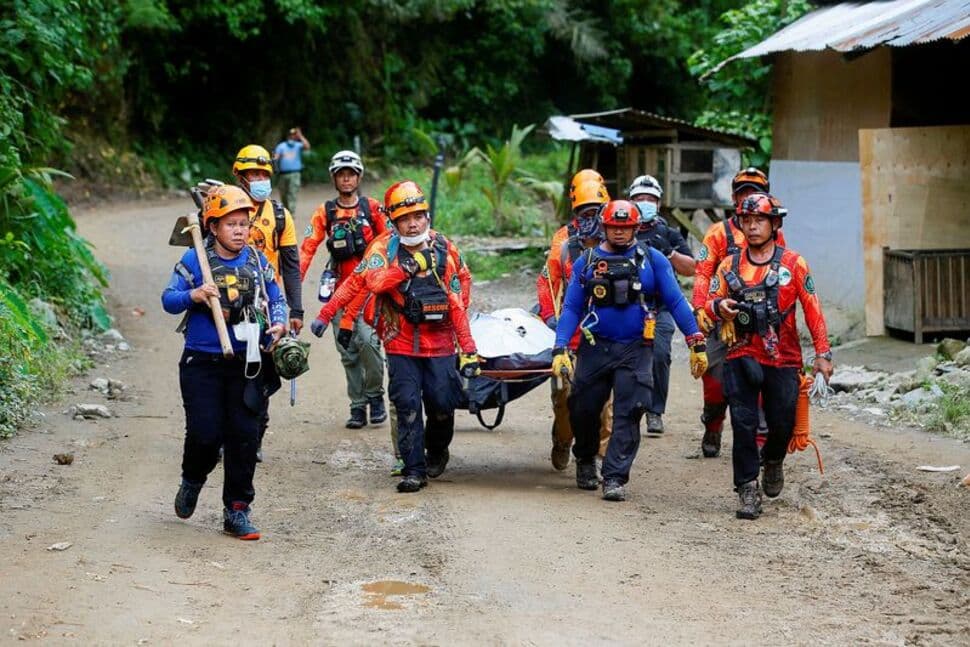 Numri i të vdekurve nga rrëshqitja e dheut në Filipine rritet në 37