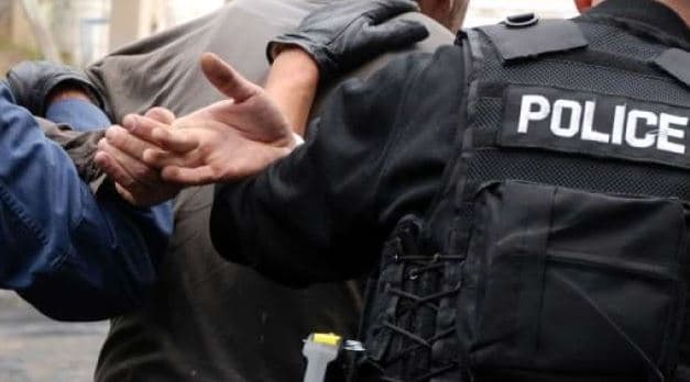 Arrestohen pesë burra në Prishtinë, theren me thikë tre të tjerë
