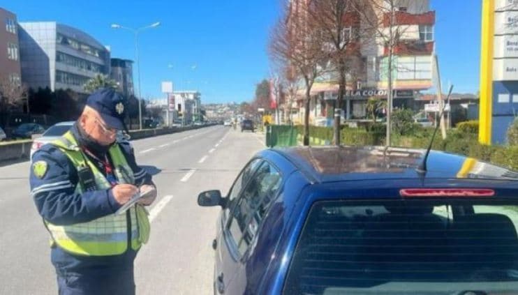 Arrestohen 19 persona dhe gjobiten mbi 9 mijë të tjerë për shkelje të rregullave rrugore brenda një jave në Tiranë