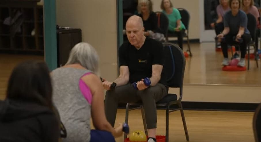 81-vjeçari shpallet instruktori më i vjetër në botë i fitnesit (VIDEO)