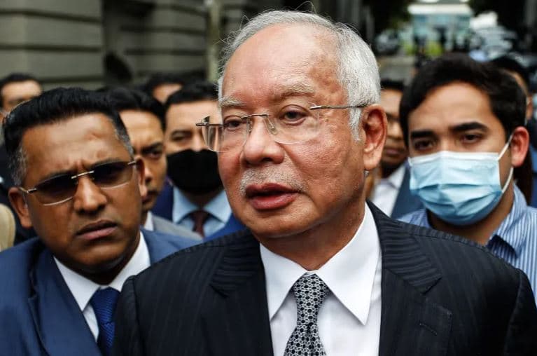 Malajzia ia zvogëlon dënimin ish-kryeministrit Najib Razak